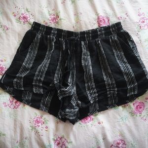 Universal Thread black and white shorts